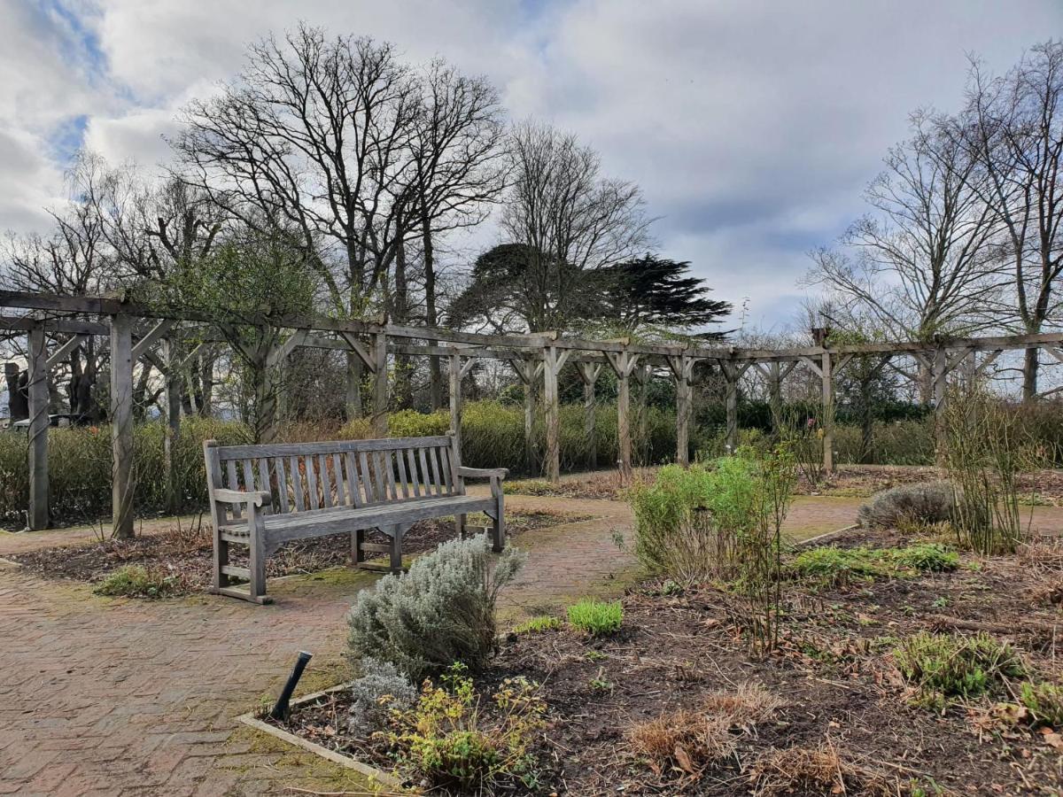 Gardens - Private Double Richmond London - Kew